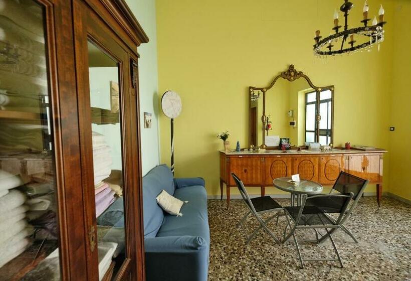 Четырехместный Номер Стандарт с Балконом, Corte Coronisio B&b