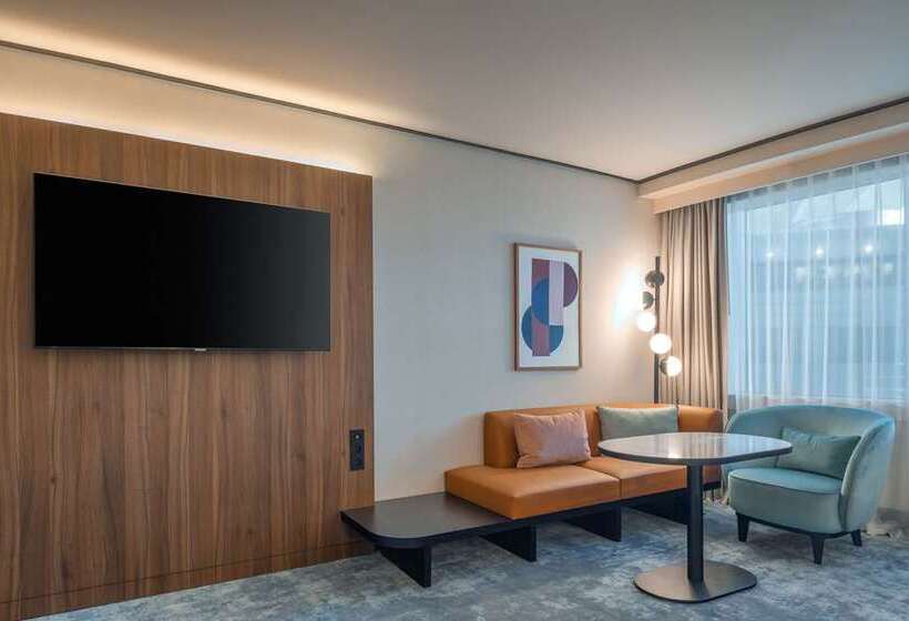 اتاق سوپریور با تخت بزرگ, Hilton Paris La Defense