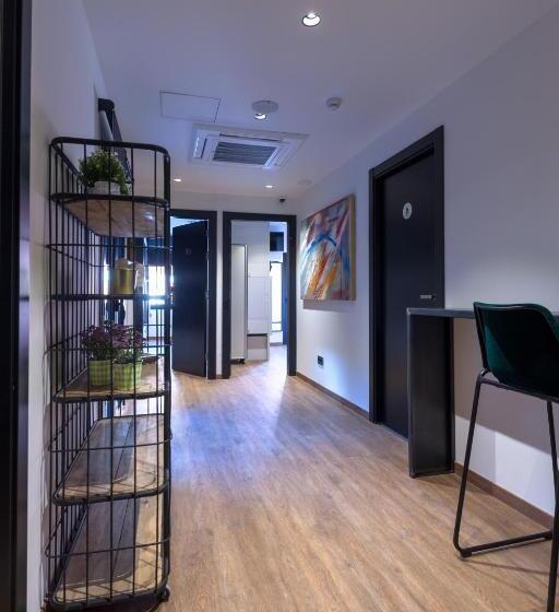 Номер Стандарт, Airhostel Barcelona Airport 24h
