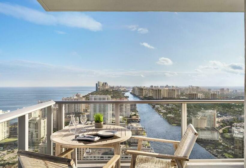 스위트 도시 전망, Hyde Beach House