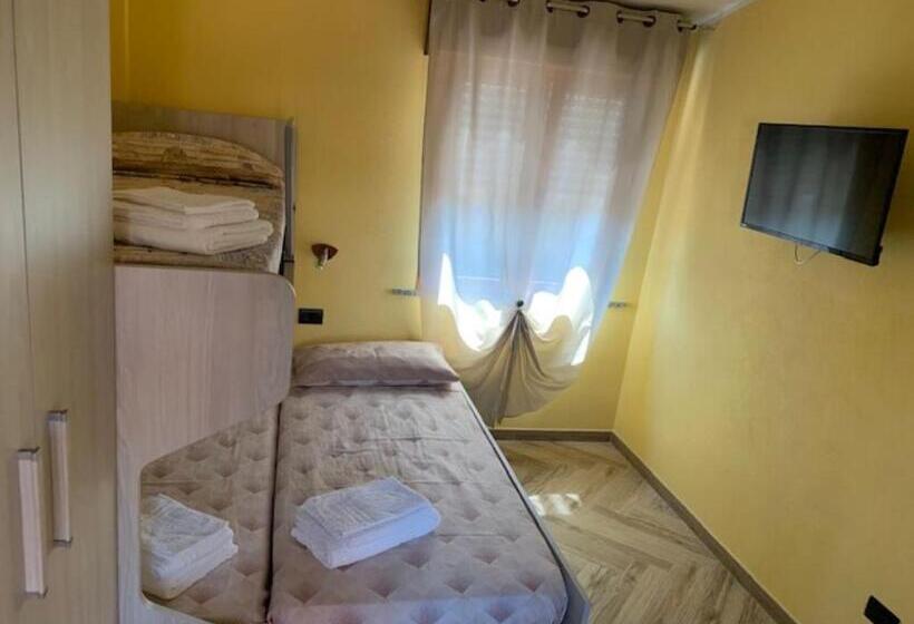 اتاق استاندارد سه تخته با سرویس بهداشتی مشترک, Paradise Home