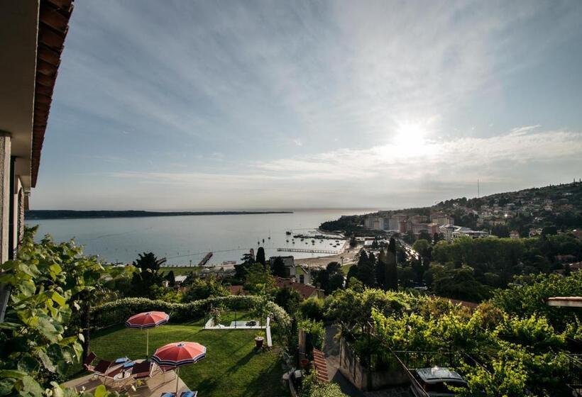 اتاق استاندارد با بالکن و چشم‌انداز دریا, Villa Bellevue Portoroz Portorose