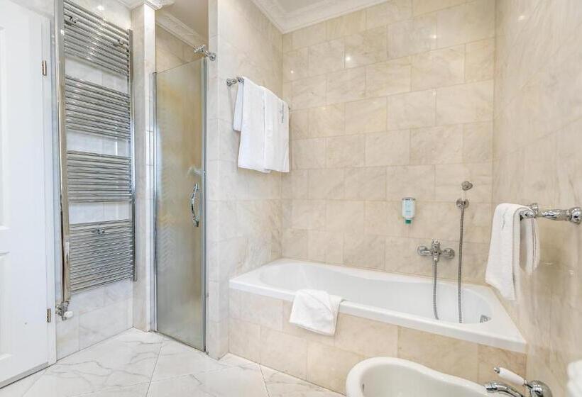 اتاق لوکس با بالکن و چشم‌انداز دریا, Villa Bellevue Portoroz Portorose