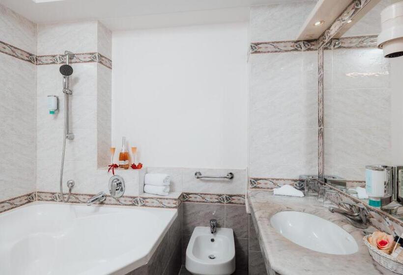 اتاق لوکس با بالکن, Villa Bellevue Portoroz Portorose