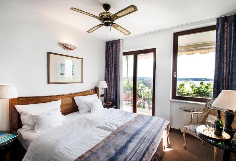اتاق استاندارد با بالکن و چشم‌انداز دریا, Villa Bellevue Portoroz Portorose