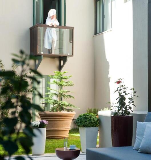 Номер Deluxe, Athenaeum Eridanus Luxury