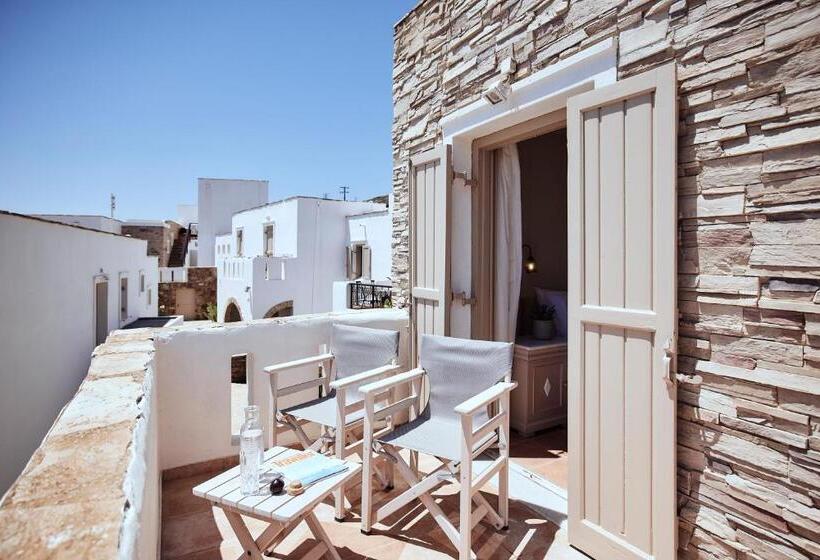 标准间, Naxos Magic Village