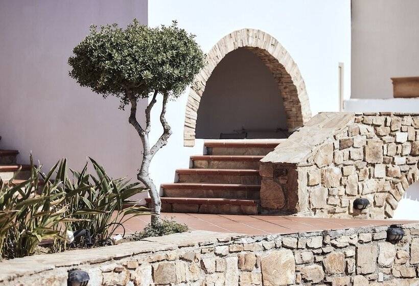 家庭间, Naxos Magic Village
