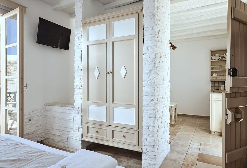 标准间, Naxos Magic Village