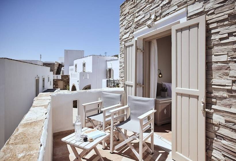 Номер Стандарт, Naxos Magic Village