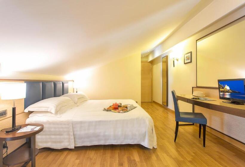 اتاق اکونومی, Virgilio Grand