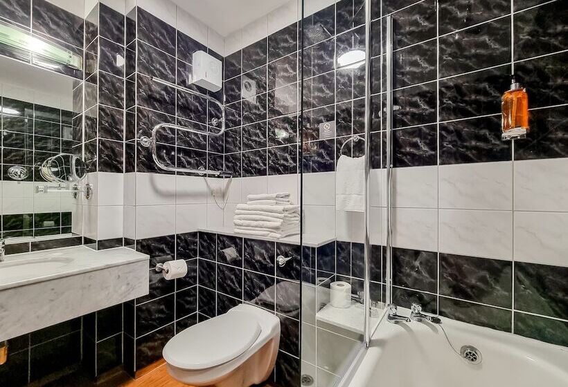 Люкс, Cedar Court Bradford