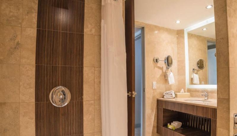 اتاق سوپریور با تخت بزرگ, Holiday Inn Guadalajara Select, An Ihg