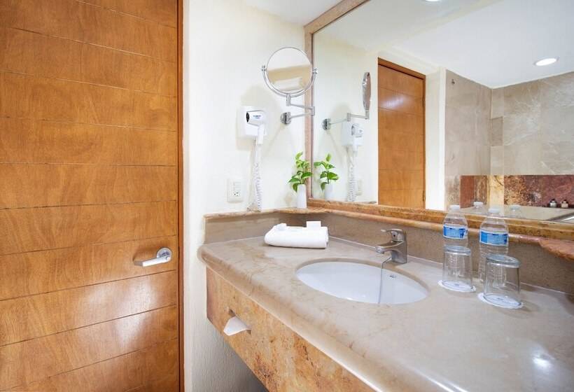 اتاق استاندارد با تخت بزرگ, Plaza Pelicanos Grand Beach Resort All Inclusive