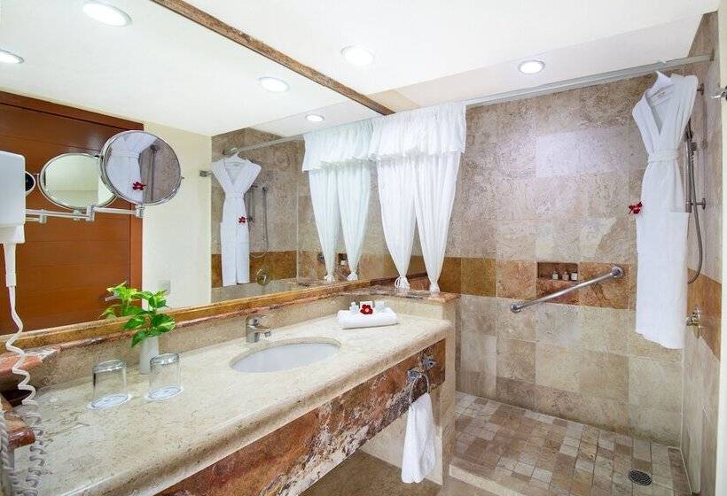 سوییت, Plaza Pelicanos Grand Beach Resort All Inclusive