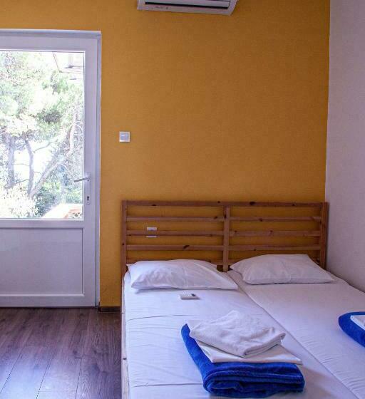 اتاق استاندارد با سرویس بهداشتی مشترک, Hostel Trobenta In Oblak