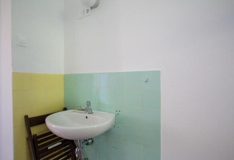 اتاق استاندارد با سرویس بهداشتی مشترک, Hostel Trobenta In Oblak