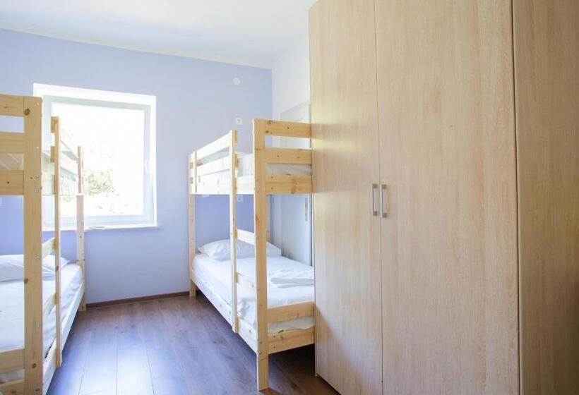 اتاق خانوادگی با سرویس بهداشتی مشترک, Hostel Trobenta In Oblak