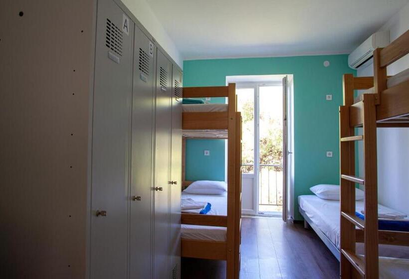 اتاق خانوادگی با سرویس بهداشتی مشترک, Hostel Trobenta In Oblak