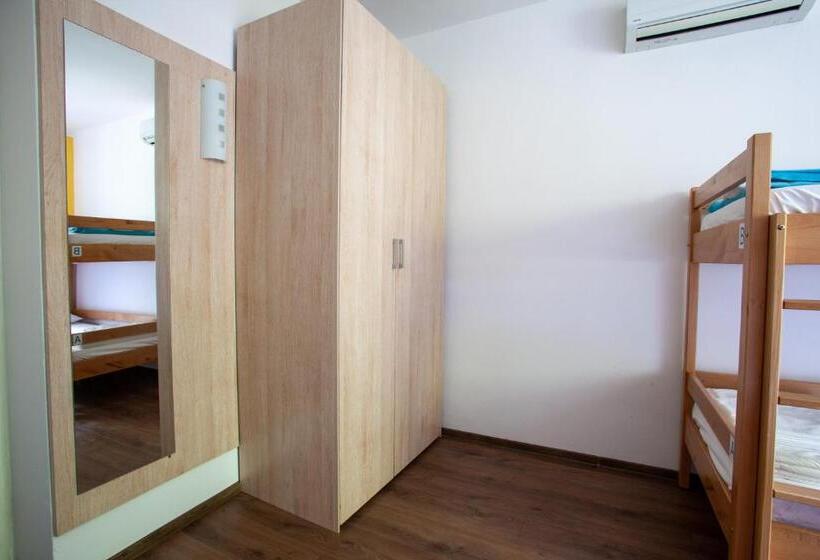 اتاق استاندارد با سرویس بهداشتی مشترک, Hostel Trobenta In Oblak