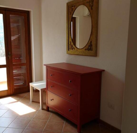 اتاق لوکس با چشم‌انداز دریا, Il Carrubo B&b
