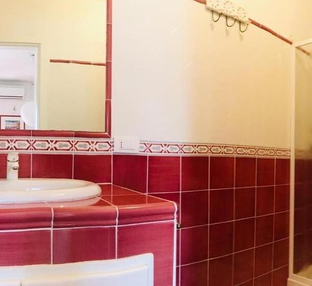 اتاق لوکس با چشم‌انداز دریا, Il Carrubo B&b