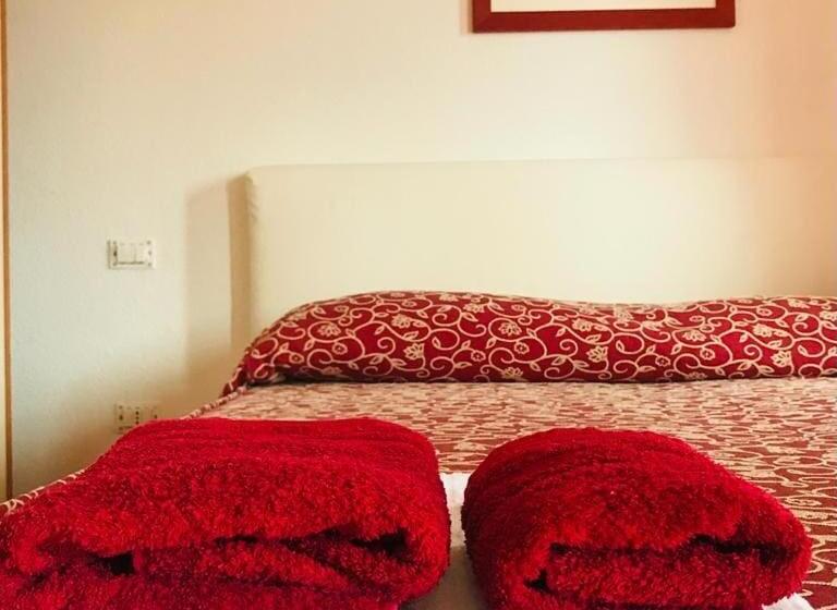 اتاق لوکس با چشم‌انداز دریا, Il Carrubo B&b
