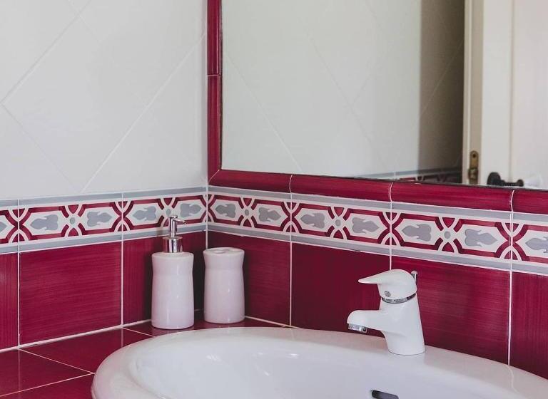 اتاق لوکس با چشم‌انداز دریا, Il Carrubo B&b