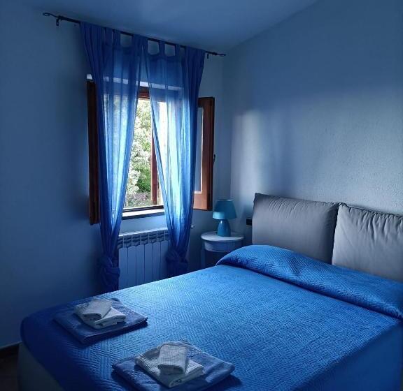 اتاق لوکس با چشم‌انداز دریا, Il Carrubo B&b