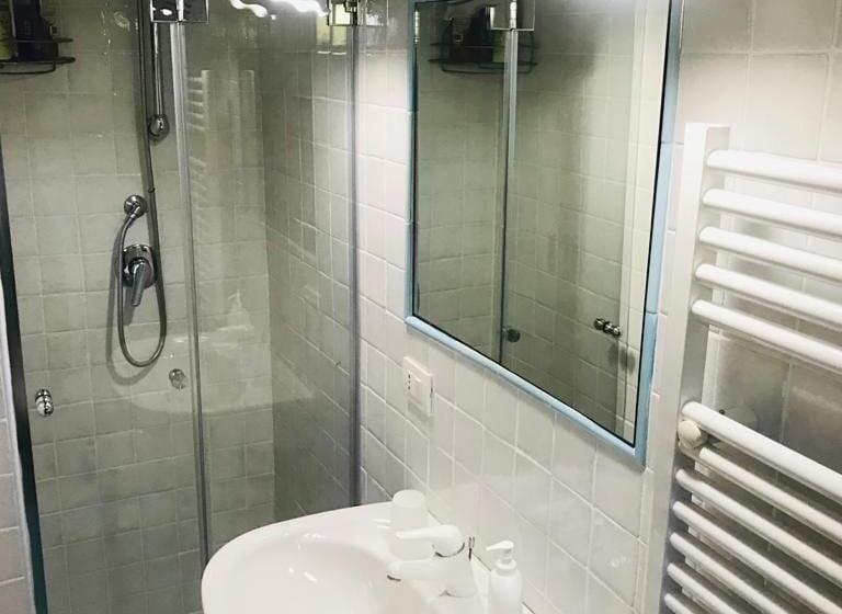 اتاق لوکس با چشم‌انداز دریا, Il Carrubo B&b