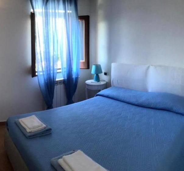 اتاق لوکس با چشم‌انداز دریا, Il Carrubo B&b