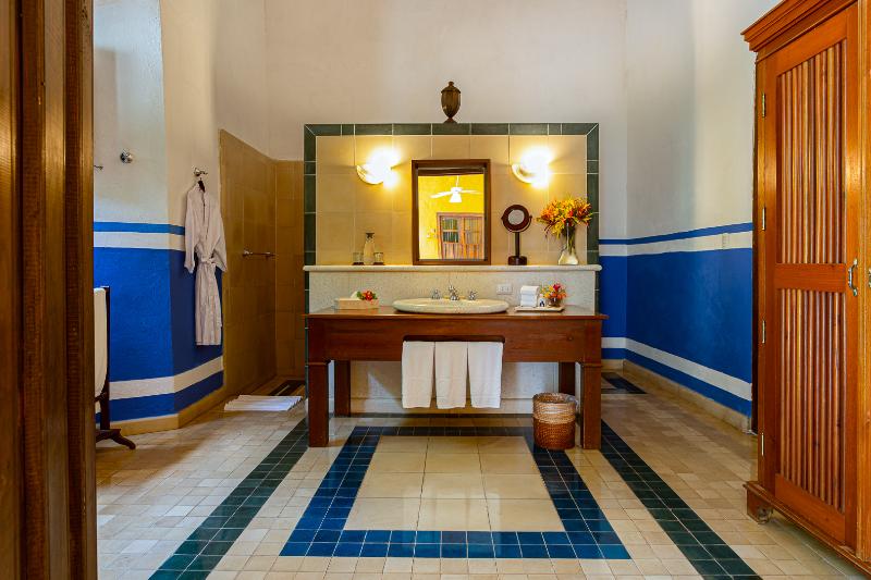 اتاق استاندارد با تخت بزرگ, Voco Hermosillo, An Ihg
