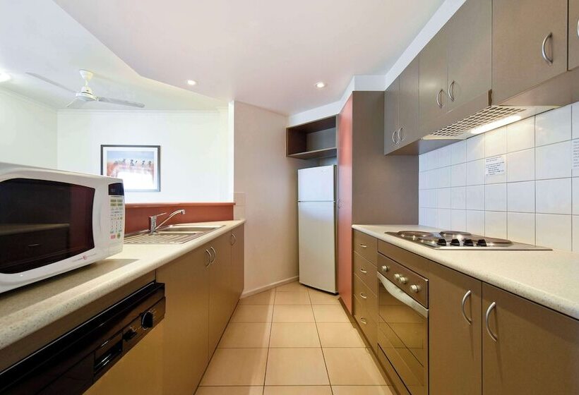 2침실 패밀리 아파트, Metro Advance Apartments &