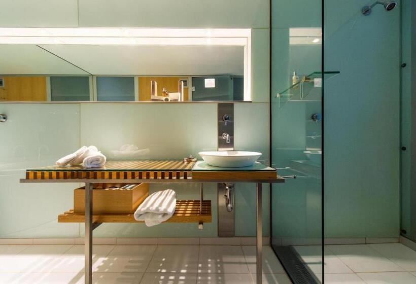 Quarto Estandar com Vistas, The Henry Jones Art