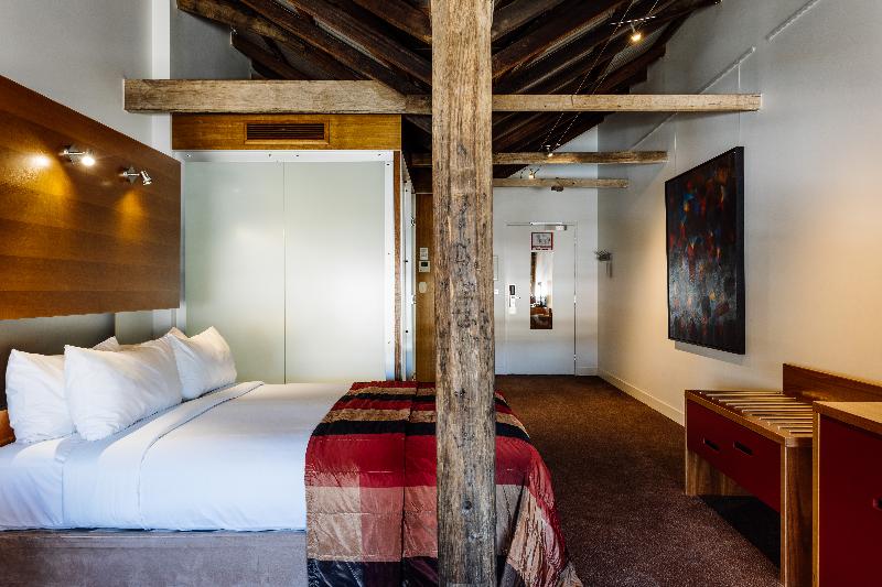 Quarto Estandar com Vistas, The Henry Jones Art