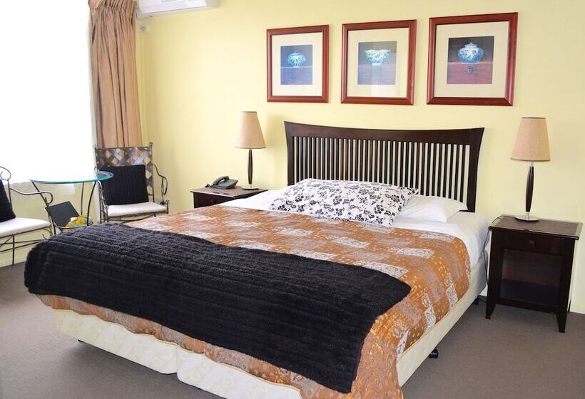 스탠다드 스튜디오, Knightsbridge Apartments
