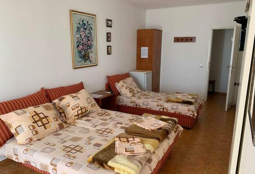 Triple Room Sea View, Jelić Apartmani