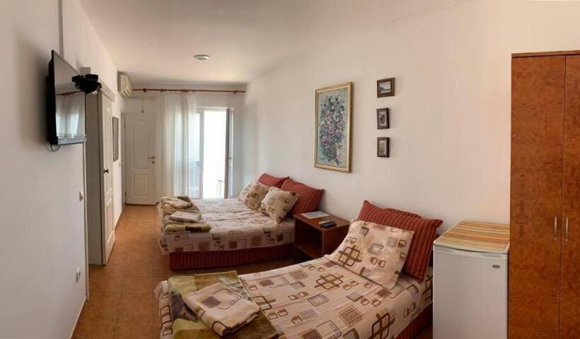 Triple Room Sea View, Jelić Apartmani