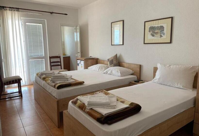 Triple Room Sea View, Jelić Apartmani