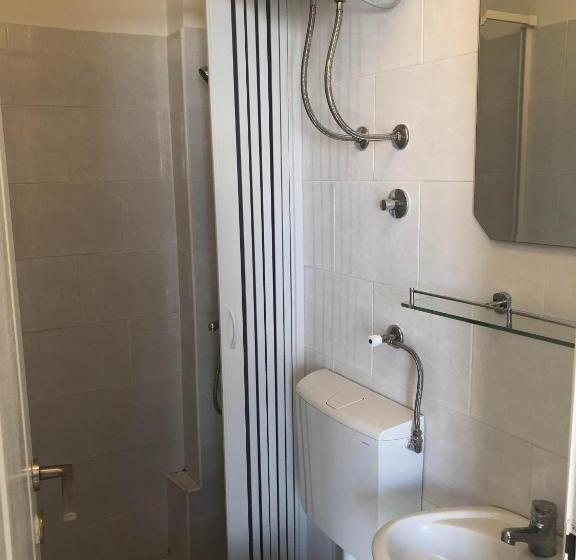 اتاق استاندارد چهار تخته با چشم‌انداز دریا, Jelić Apartmani