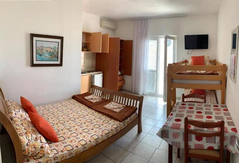 اتاق استاندارد چهار تخته با چشم‌انداز دریا, Jelić Apartmani