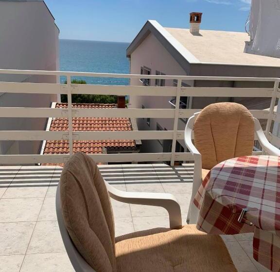 اتاق استاندارد چهار تخته با چشم‌انداز دریا, Jelić Apartmani