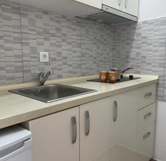 استودیوی استاندارد, Jelić Apartmani