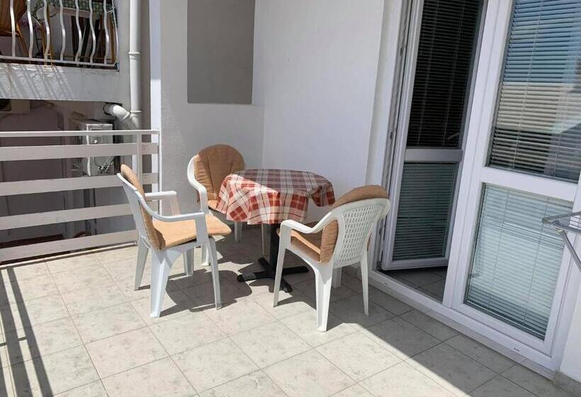 اتاق استاندارد چهار تخته با چشم‌انداز دریا, Jelić Apartmani