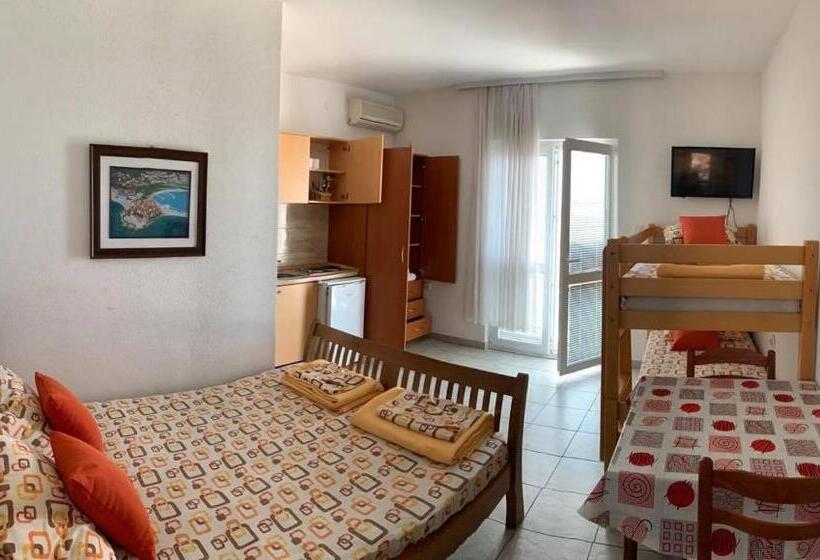 اتاق استاندارد چهار تخته با چشم‌انداز دریا, Jelić Apartmani