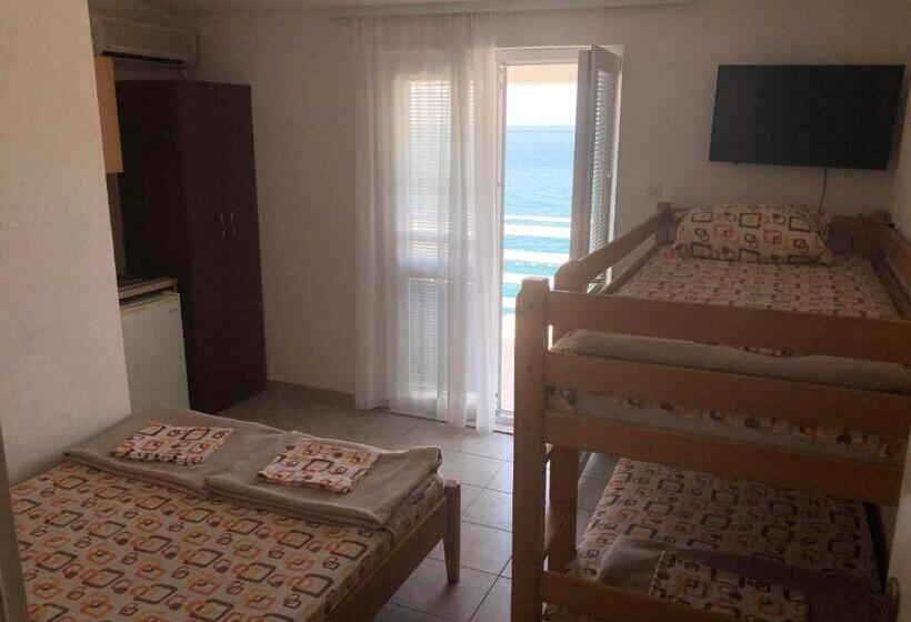 اتاق استاندارد چهار تخته با چشم‌انداز دریا, Jelić Apartmani