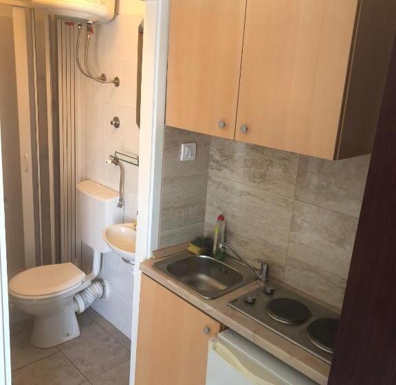 اتاق استاندارد چهار تخته با چشم‌انداز دریا, Jelić Apartmani
