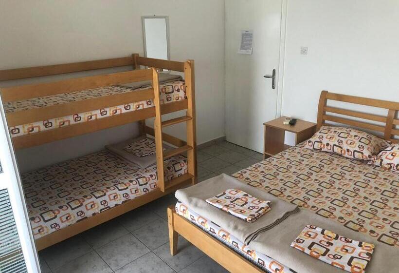 اتاق استاندارد چهار تخته با چشم‌انداز دریا, Jelić Apartmani