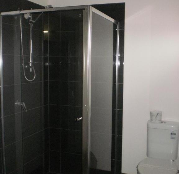 غرفة تنفيذية, Blackwater Hotel Motel