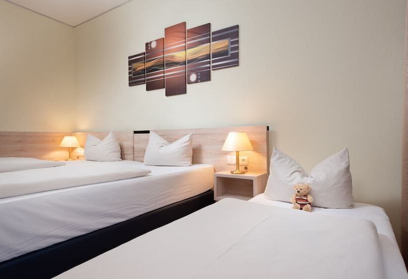 Семейный Номер, Novina Hotel Südwestpark